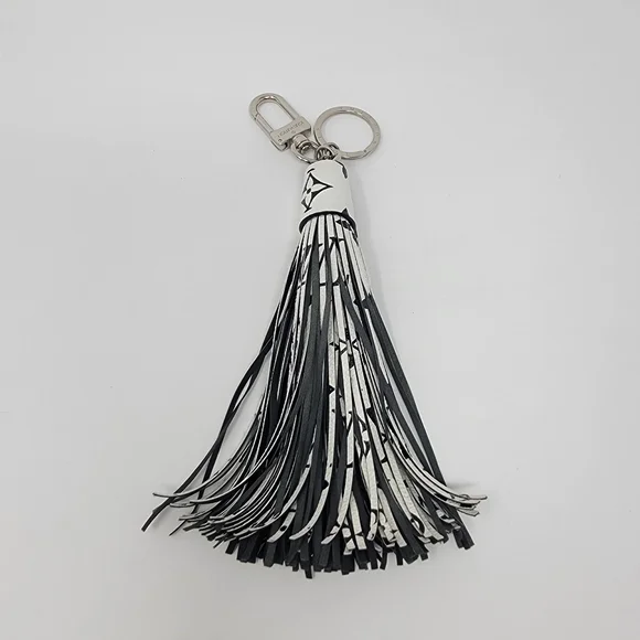 LOUIS VUITTON Monogram Tassel Bag Charm - Picture 4 of 9